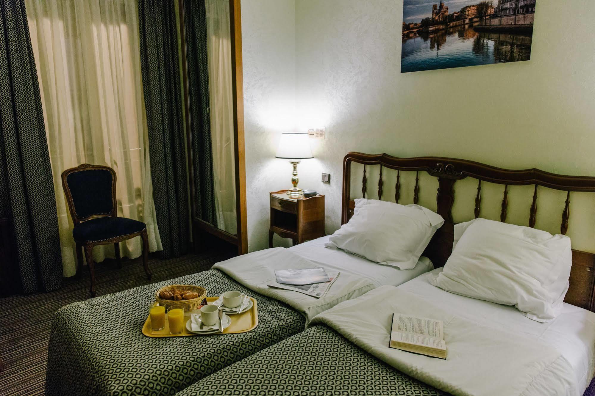 Hotel Saint Christophe Paris Bagian luar foto