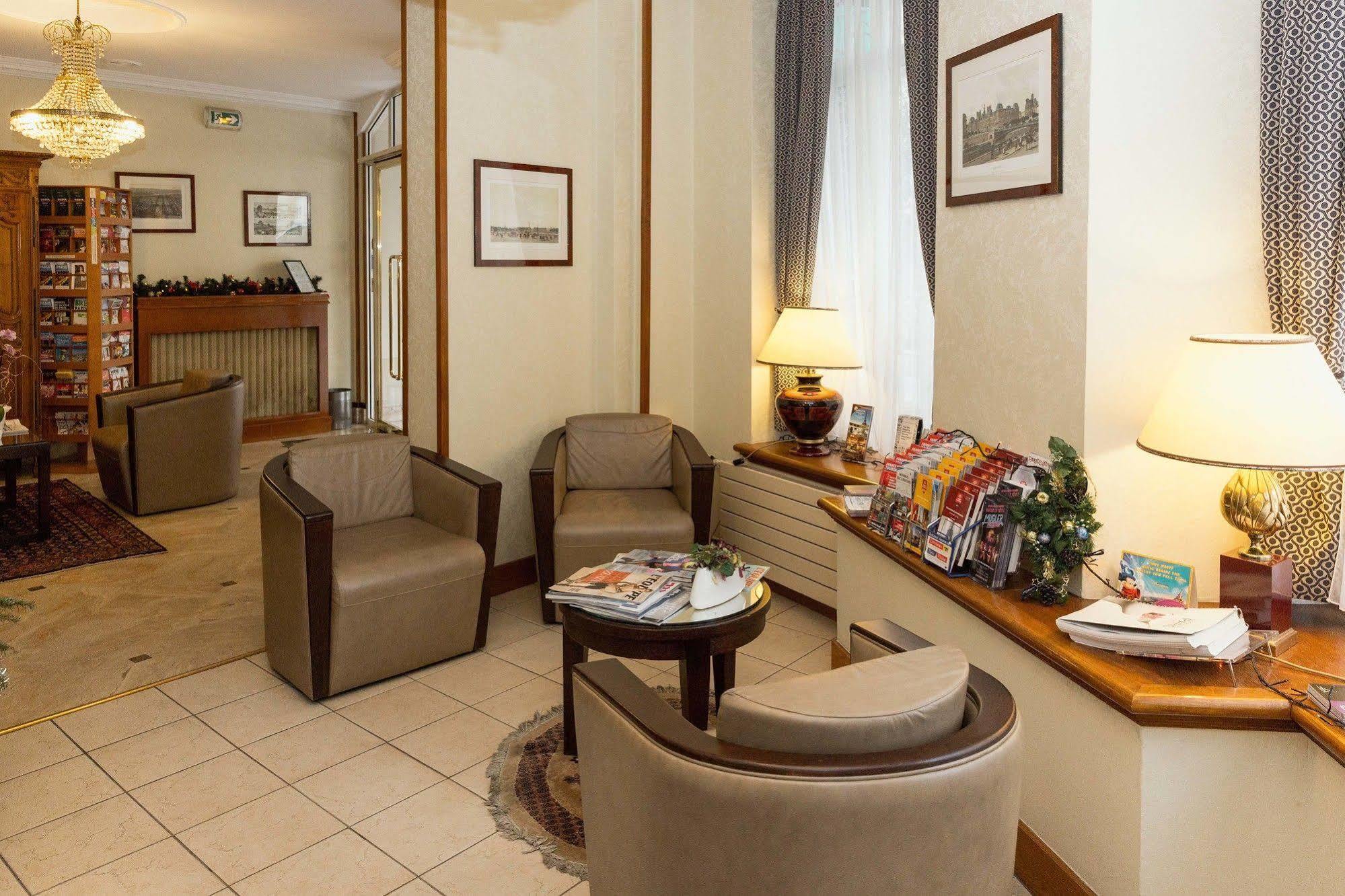 Hotel Saint Christophe Paris Bagian luar foto